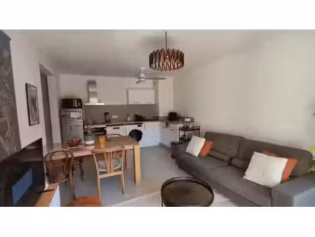 location appartement 2 pièces 62.45 m² à villeneuve-les-avignon (30400)  842 €