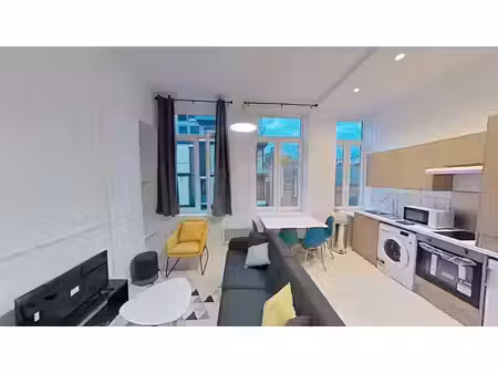 location meublée appartement 2 pièces 32 m² à lille (59000)  690 €