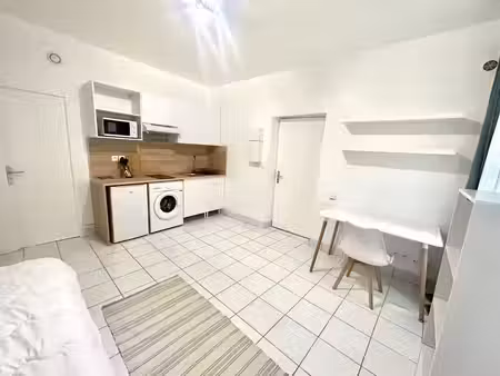 location meublée appartement 1 pièce 19 m² à montreuil (93100)  798 €
