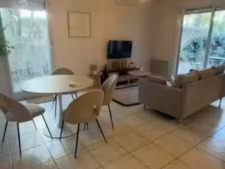location meublée appartement 2 pièces 50 m² à bron (69500)  990 €