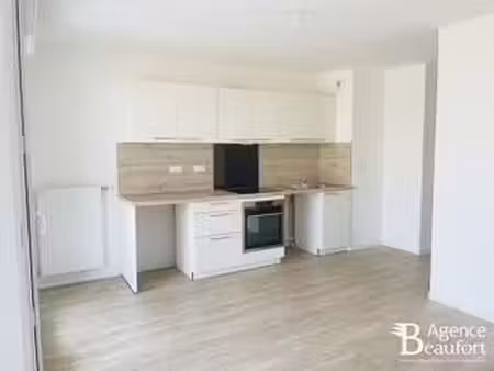location appartement 3 pièces à saint-gilles-croix-de-vie (85800) : à louer 3 pièces / 63m