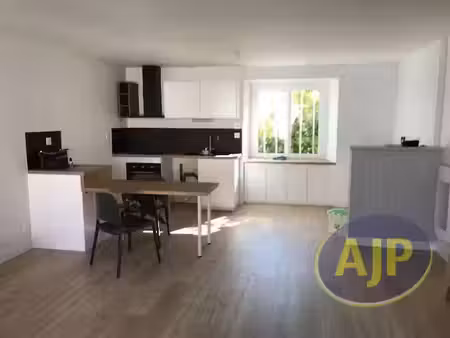 location maison 3 pièces 57 m² à cugand-la-bernardière (85610)