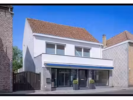 local commercial/bâtiment spacieux/bureau facilement access
