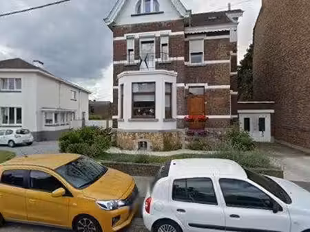 une élégante maison familiale au cœur de la louvière
