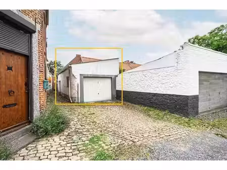 beau garage 2 voitures avec parking avant!