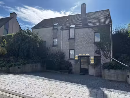 gunstig gelegen praktijk- of kantoorruimte met privé park...