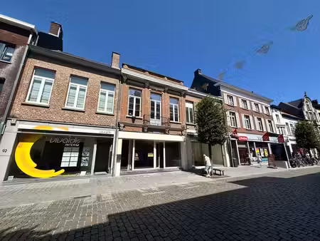 établissement horeca au cœur commercial de lierre