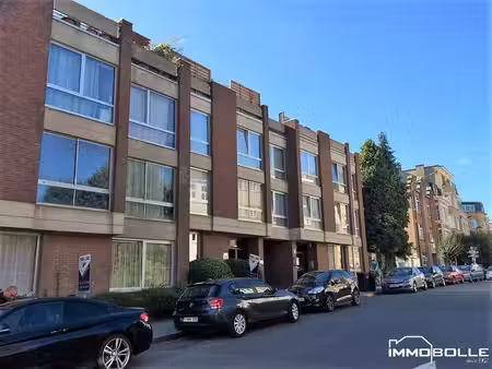 cimetière d'ixelles - parking intérieur à louer