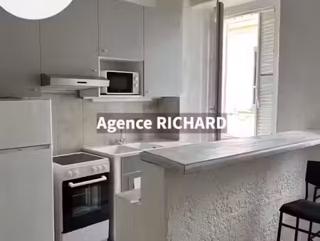location meublée appartement 2 pièces 36 m² à ollioules (83190)  596 €