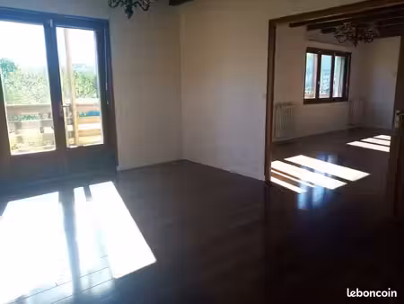 loue joli appartement très spacieux