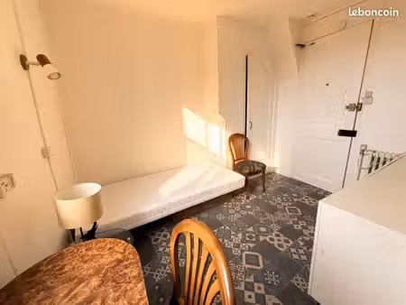 calais - hotel de ville - chambre meublée - libre de suite