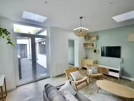 location meublée appartement 5 pièces 156 m² à lille (59000)  510 €