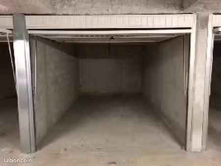 box / garage sécurisé 12m2 dans une résidence