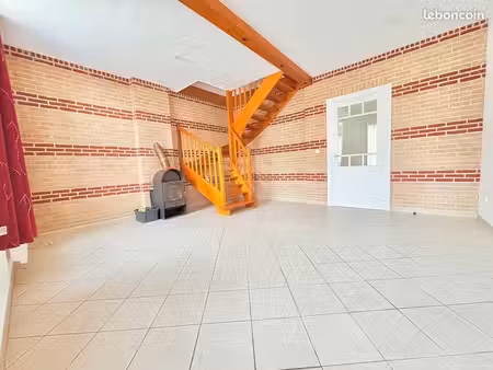 location maison 3 chambres + cour