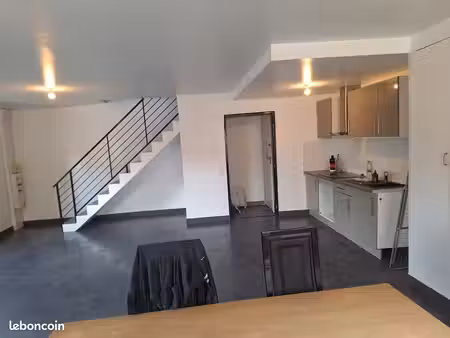 je loue un appartement duplex f3 de 80 mètre carré
