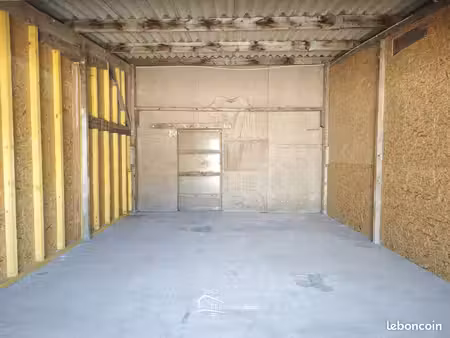 parking/box 1 pièce 39 m²