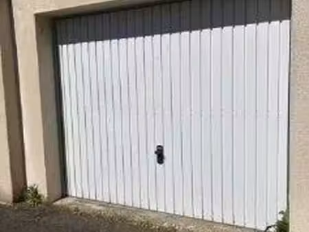 parking/box 15 m² tours