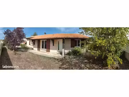 maison 122m2 de plain pied  très grand salon  3 chambres et un bureau  jardin  garage