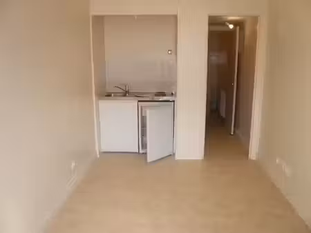 location appartement 1 pièce 16 m² à montreuil (93100)  595 €