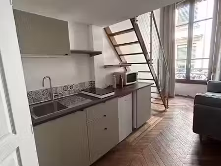 location appartement 1 pièce 28 m² à lyon 1er (69001)  650 €