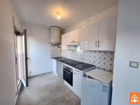 location appartement 1 pièce 26.25 m² à salon-de-provence (13300)  630 €