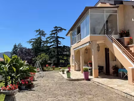 belle propriété sur 2400 m² constructible