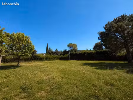 terrain 356 m² trets