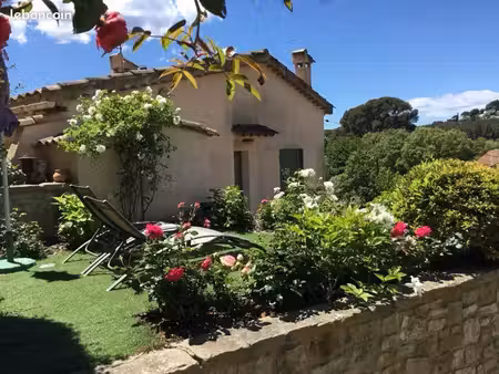loue petite maison dans les vignes