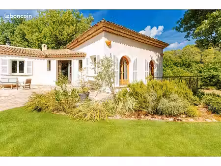 maison 8 pièces 236 m²