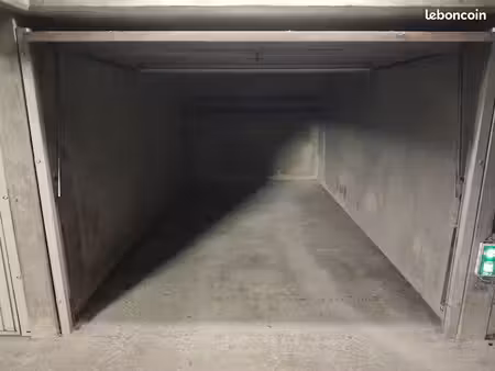 location garage - sans-souci / avenue frères lumiere