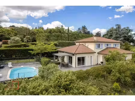 villa 6 pièces 151 m²