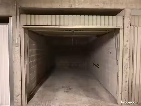 garage au sous sol sécurisé aux charpennes