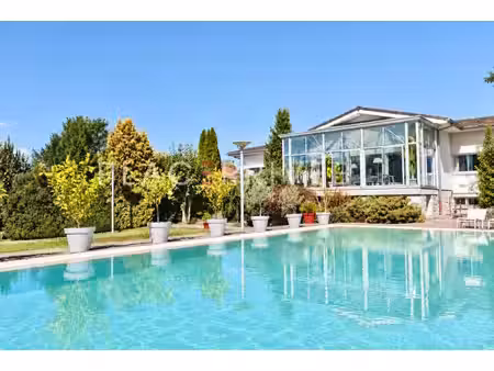 maison de luxe à vendre à ruaux