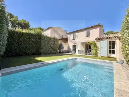 villa de luxe à vendre dans le quartier centre ancien-cros-lotins