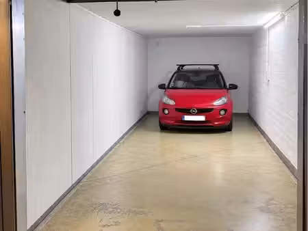grand garage/box rare 25 m2 / 60 m3 - centre - plce saint-roch