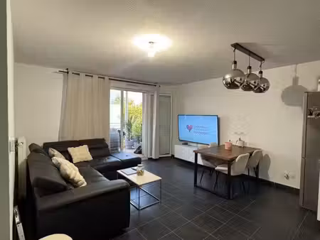 t3 60 m² – balcon-terrasse – tram t4 – métro d