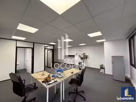 bureau 60 m²
