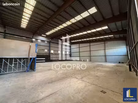 local d'activité 1 222 m²