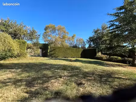 terrain constructible 728 m² – lentilly