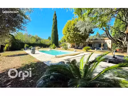 mas 4 pièces 190 m²