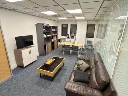 local 117 m²