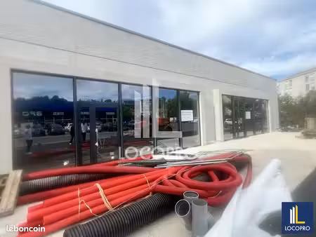 local commercial 600 m²