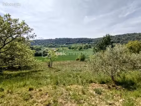 terrain 3 597 m² ampus
