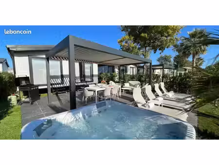 mobilhome d exception jacuzzi pergola