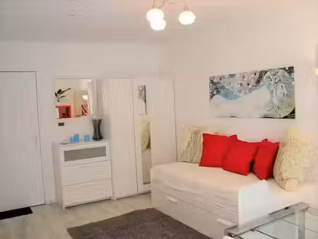 location meublée appartement 1 pièce 25 m² à évry-courcouronnes (91000)  745 €