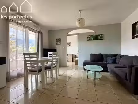 appartement t2 meublé 48 m² - bas de sainte-clotilde - libre
