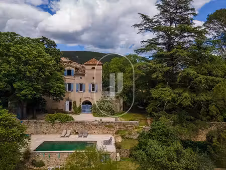 demeure de caractère à vendre avec parc arboré et piscine