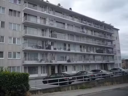 bel appartement trois chambres avec cave et garage