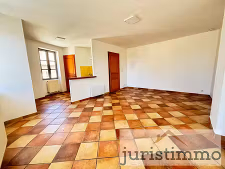 appartement t2 dans immeuble de charme à pont-st-esprit