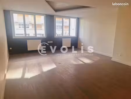 bureaux 272 m²